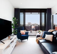 Luxe Apartment Five Minutes From Airport and City - Accommodation 4U