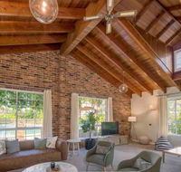 Luxurious Home on 5 Acres Close to CBD - Sleeps 18 - Accommodation 4U