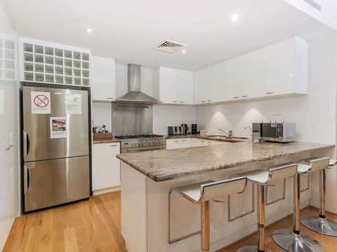 Luxurious Mandurah Marina Apartment - Accommodation 4U 2