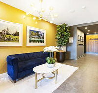 Luxury Apartment Opposite Train Station in Cannon Hill and 17 minutes from the City - Accommodation 4U