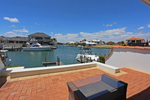 Luxury Canal Vista - Accommodation 4U 3