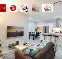 LUXURY HOUSE 10 MIN FROM BEACH WIFINETFLIX SLEEP 9 - Accommodation 4U