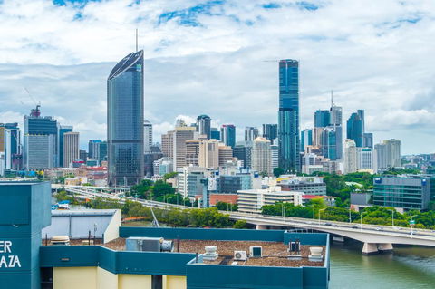 Luxury River City Views With Pool, Gym, Cafe, WiFi, Hospital - Accommodation 4U 2