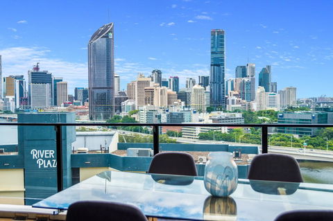 Luxury River City Views With Pool, Gym, Cafe, WiFi, Hospital - Accommodation 4U 1