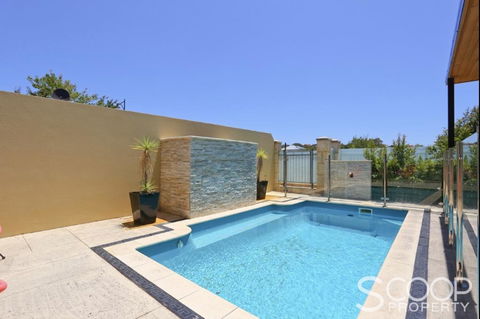 LUXURY VILLA W POOL & SPAS - Accommodation 4U 2