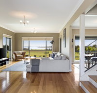 LUXURY WATERFRONT FAMILY HOME-TASMANIA I-L'Abode - Accommodation 4U