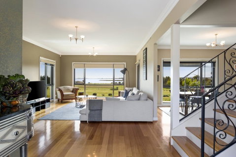 LUXURY WATERFRONT FAMILY HOME-TASMANIA (I)-L'Abode - Accommodation 4U 0