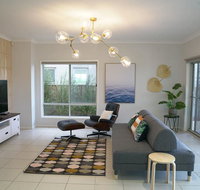 Luxury Waterfront Villa in Sanctuary Lakes - Accommodation 4U