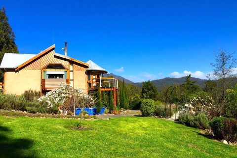 MAGICAL MOUNTAIN RETREAT - 20 Mins To CBD And Only 10 To MONA! - Accommodation 4U 2