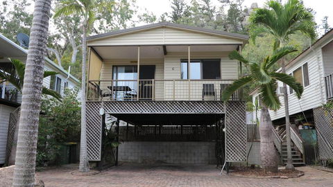 Magnetic Haven Unit 6 - Accommodation 4U 0