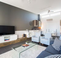 Magnificent Apartment  FREE car park near CBD - Accommodation 4U