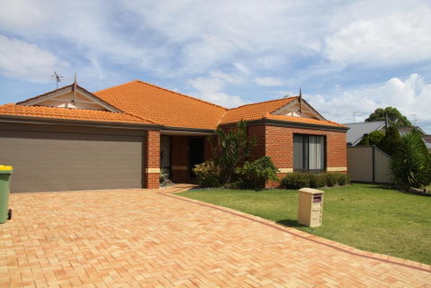 Mandurah Golf Links Retreat - Accommodation 4U 1