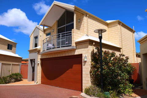 MANDURAH On The TERRACE - Accommodation 4U 0