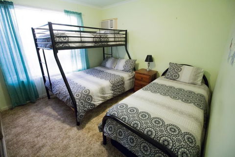 Manilla Cottage - Manilla NSW - Accommodation 4U 2