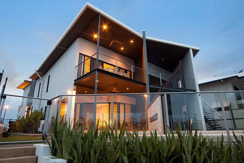 Marina Views Townhouse - Accommodation 4U 0