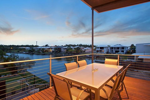 Marina Views Townhouse - Accommodation 4U 1