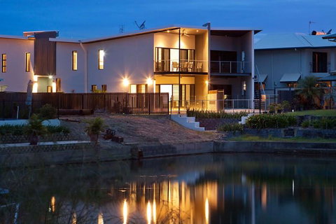 Marina Views Townhouse - Accommodation 4U 2