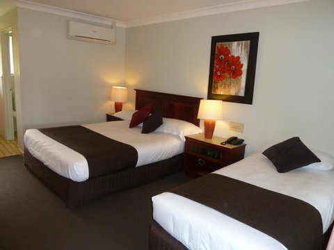 McNevins Warwick Motel - Accommodation 4U 0