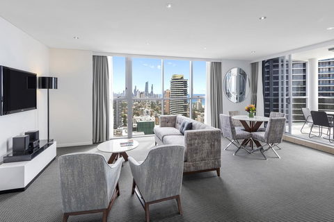 Meriton Suites Broadbeach - Accommodation 4U 1