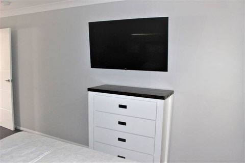 Michael's Place: Brand New Unit Close To Uni & CBD - Accommodation 4U 3