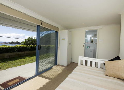 Mick's Apartment - Seal Rocks Beachfront - Accommodation 4U 2