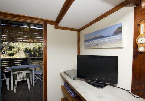 Mick's Beach Cottage - Seal Rocks Beachfront - Accommodation 4U 3