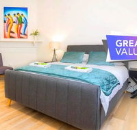 Minutes from the beach shops and parks Free - Wifi - Nespresso - Netflix - Accommodation 4U
