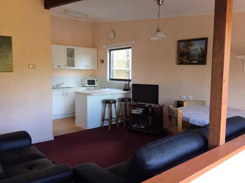 Mistral 2 - Accommodation 4U 2