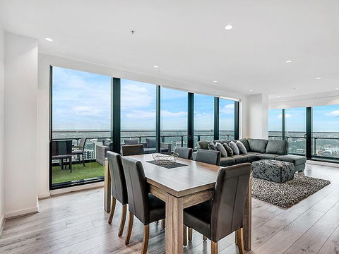 MJ Shortstay Apartments - Platinum Tower - Accommodation 4U 3