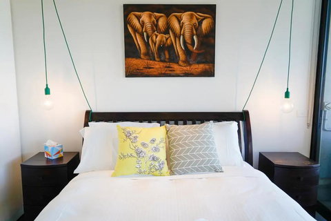 Modern 2 Bedroom Apartment With City Views - Accommodation 4U 3