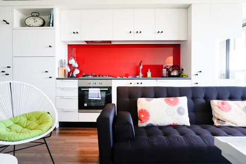 Modern 2 Bedroom Apartment With City Views - Accommodation 4U 1