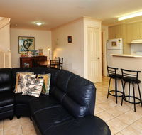 Modern 3 Bedroom Townhouse - Accommodation 4U