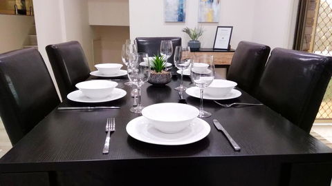 Modern 4-Bedroom House On Cunningham Near Singleton CBD Hunter Valley - Accommodation 4U 3