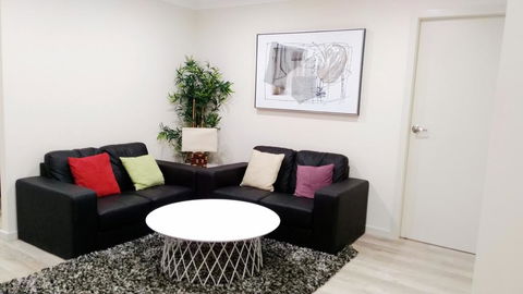 Modern 4-Bedroom House On Cunningham Near Singleton CBD Hunter Valley - Accommodation 4U 1