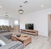 Modern and Spacious home near Curtin University - Accommodation 4U