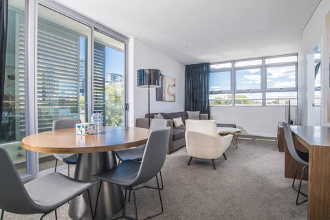 Modern Home For 4 @Silkari Suite Chatswood - Accommodation 4U 3