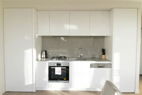 Modern Light-Filled 1 Bed In South Melbourne - Accommodation 4U 2