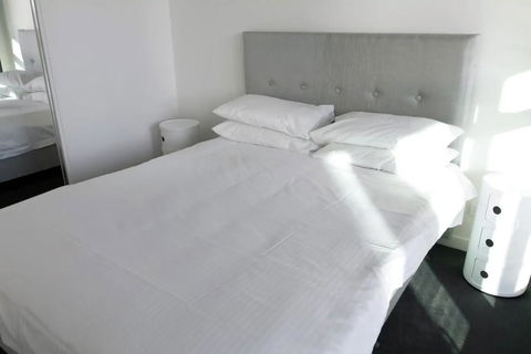 Modern Light-Filled 1 Bed In South Melbourne - Accommodation 4U 3