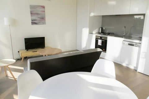 Modern Light-Filled 1 Bed In South Melbourne - Accommodation 4U 1