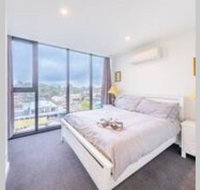 Modern Luxury 3 Bedroom Apartment with Sea Views - Accommodation 4U