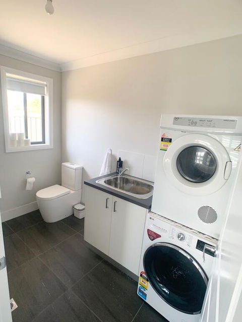 Modern Majestic - Everything You Need - Private Location - Accommodation 4U 3