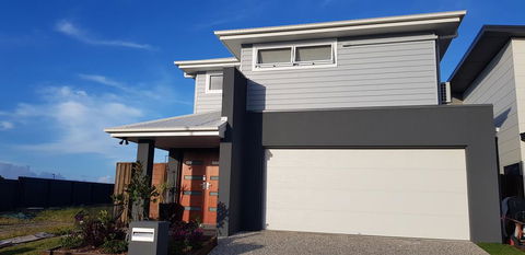 Modern Two-story Hampton Style House - Accommodation 4U 0