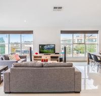 Modern Unit With Balconies Near Melbourne Airport - Accommodation 4U