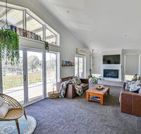 Mortimers Wines - The Canopy Loft - Accommodation 4U