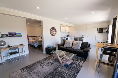 Mortimers Wines - The Vines Studio - Accommodation 4U 2