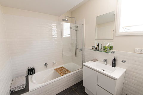 Mortimers Wines - The Vines Studio - Accommodation 4U 3