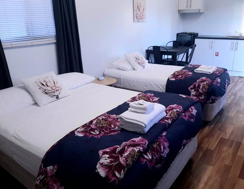 Mt Larcom Tourist Park - Accommodation 4U 2