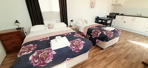 Mt Larcom Tourist Park - Accommodation 4U 1