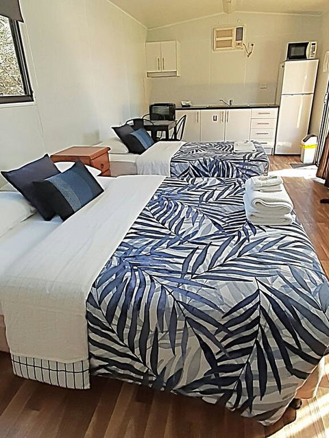 Mt Larcom Tourist Park - Accommodation 4U 3