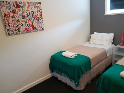 Mt.Lawley Superb 2 BR Apartment Ideally Located 5 - Accommodation 4U 2